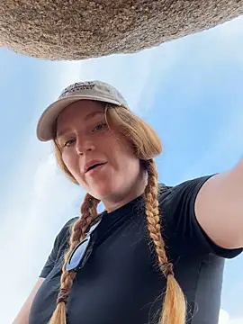 دردشة SunnyGrin الجنسية المباشرة