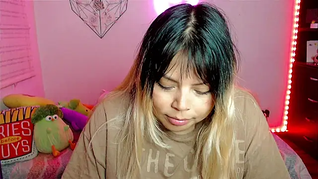 Chat XXX en directo de EllieMoonX