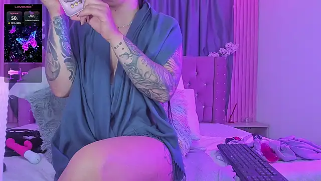 Nayla-Mouna's Webcam Show