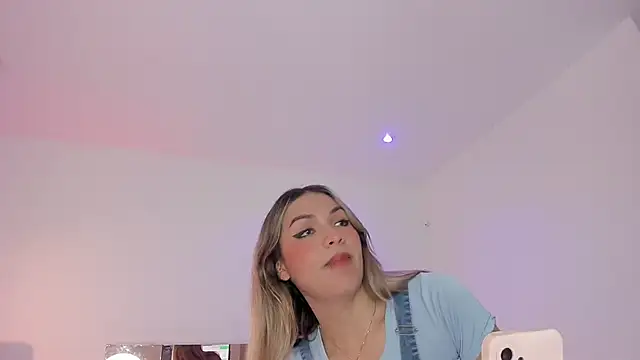 Chat XXX en directo de Doll_Isa_