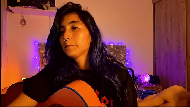 LunaisBack's Webcam Show