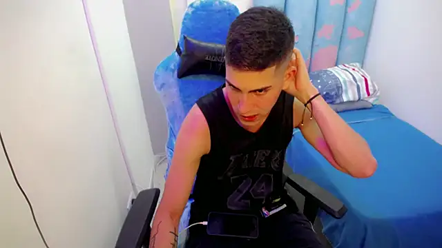 Bby_cash_ 网络视讯表演