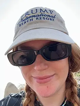 SunnyGrinのライブXXXチャット