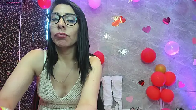Chat +18 de adellelennoxx ao vivo