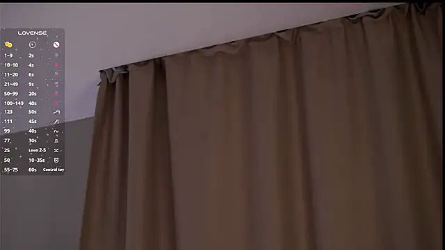 EffieHenri's Live XXX Chat