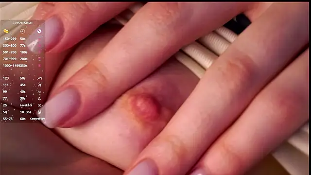 EffieHenri 现场XXX聊天