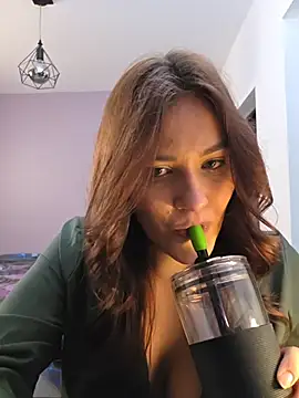 MiaRides19 Webcamshow