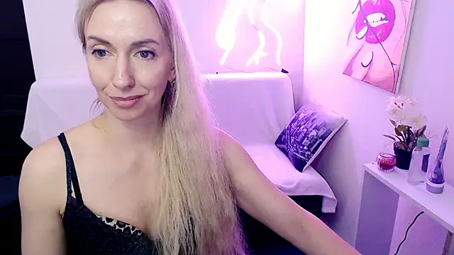 Chat XXX en directo de Cute_Smile_Shy