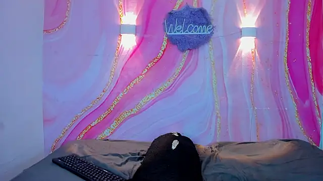 Show modela Ares_DAMM na web-kameri