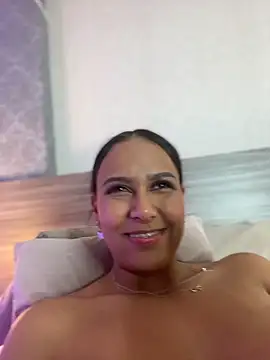 Pertunjukan Kamera Web MiilaBlake