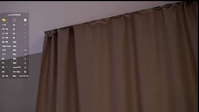 Chat +18 de EffieHenri ao vivo