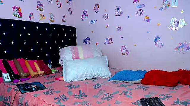 ShantalTsFox's Live XXX Chat