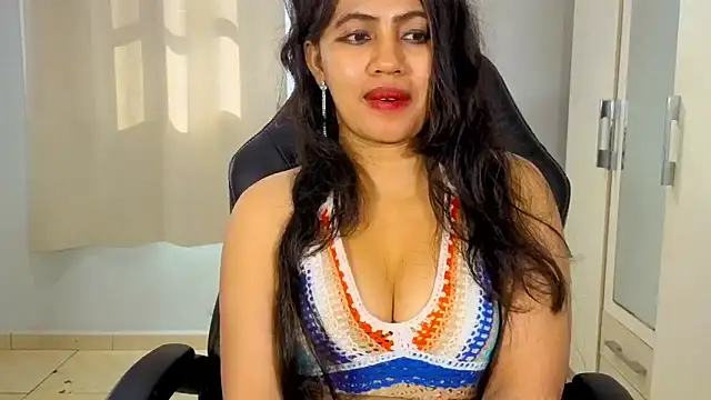 Chat +18 de FannyXhot ao vivo