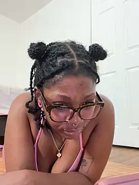 Chat +18 de mochamimi ao vivo