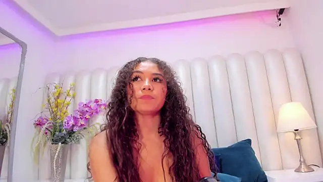 CamilaCastillo Adlı Modelin Canlı XXX Sohbeti