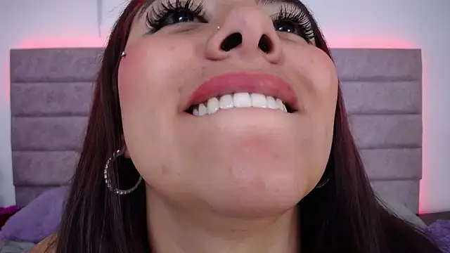 Jessica_Kraftt: διαδικτυακό σόου στην κάμερα