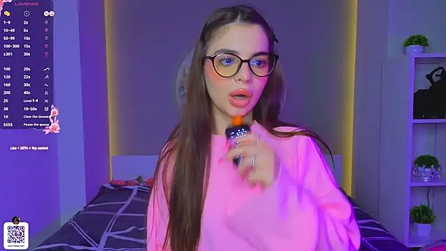 LauraHansil's Live XXX Chat