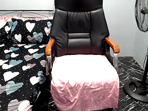 AsianB00bGoddess' Live XXX Chat