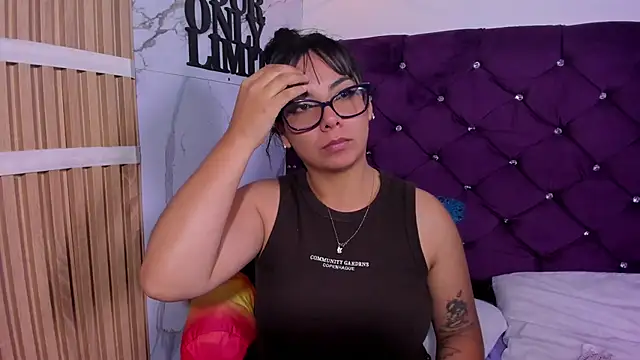 Valkiria-and-Dione's Live XXX Chat