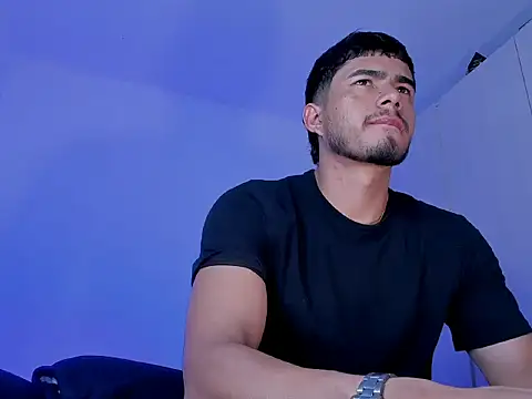 XXX chat uživo modela THADEO_KING2