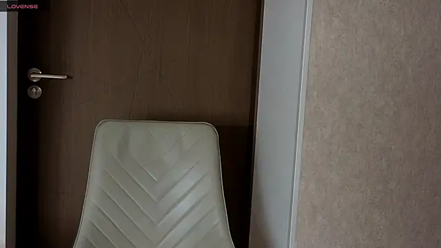 Chat +18 de NoFace_Model ao vivo