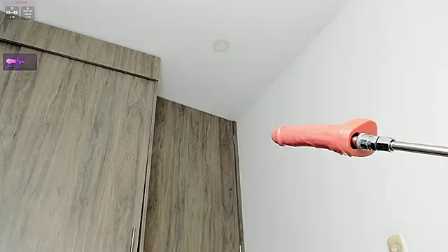 idkusethis: διαδικτυακό σόου στην κάμερα