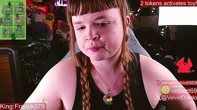Pertunjukan Kamera Web VelvetDiablo