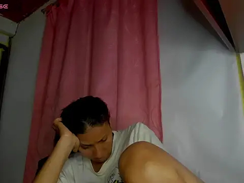 Chatroom XXX en direct de NENITA_HOTT