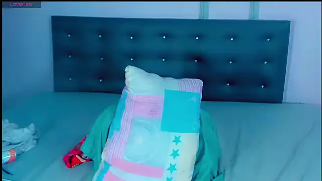 malahya_: διαδικτυακό σόου στην κάμερα