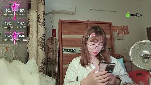 Lili_666 élő XXX-chatje