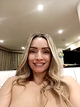 Loly_Horny 在線直播表演