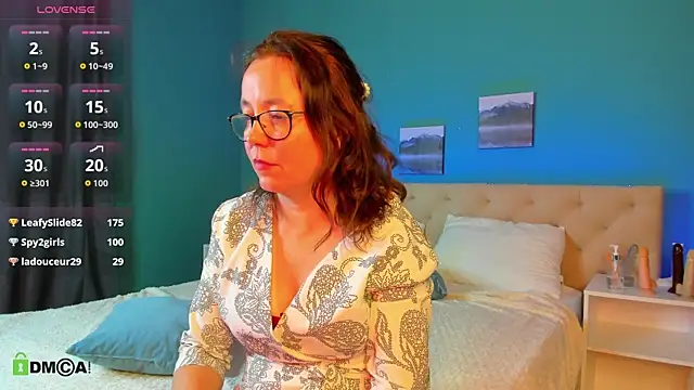 Chat +18 de Kira_Adler ao vivo