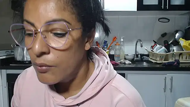 Chat +18 de kateleyagrey ao vivo