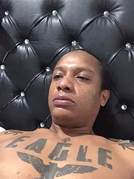 Show modela elpeluchenegroxxx3 na web-kameri