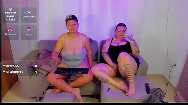 MiaYMolly: απευθείας συνομιλία ΧΧΧ