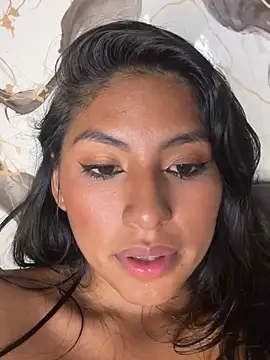 BrunetteBliss69 现场XXX聊天