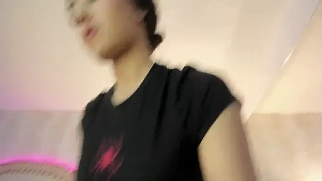 EllaEvanzz Adlı Modelin Canlı XXX Sohbeti