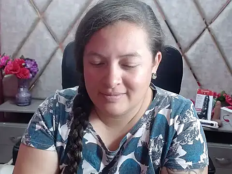 Sarah_Boobs_ Adlı Modelin Canlı XXX Sohbeti