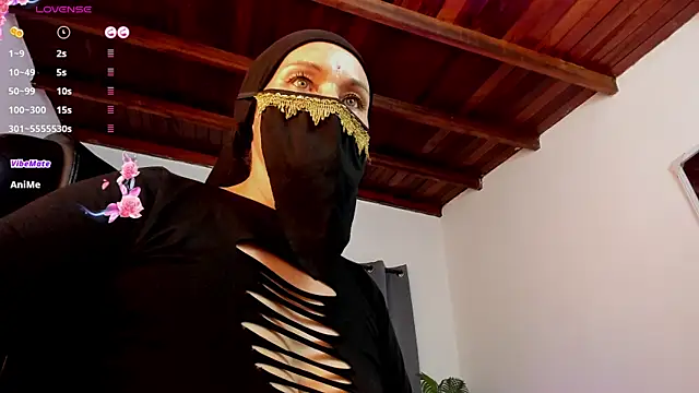 Latifa_ali: διαδικτυακό σόου στην κάμερα