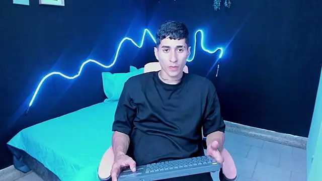 Dark_Valentino_n Webbikameraesitys