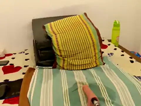 Pertunjukan Kamera Web Suzzy-SL