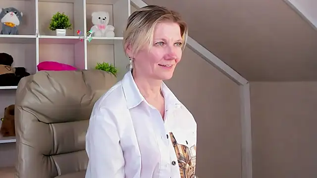 Julie_Lucas Adlı Modelin Canlı XXX Sohbeti