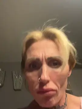 inkedblondie Adlı Modelin Canlı XXX Sohbeti