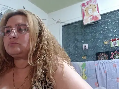 Perla1981-- 现场XXX聊天