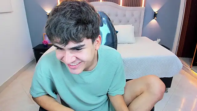 Tommy18__ 即時 XXX 聊天