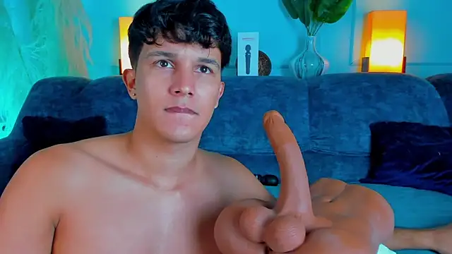 Pokazy przed kamerką – Leo_Savage_