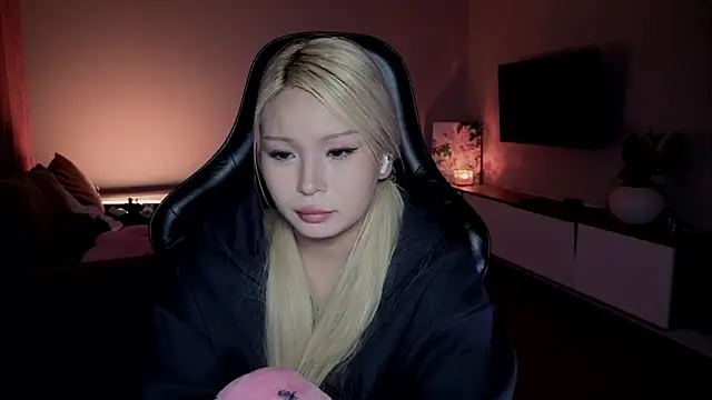 RileyMee Adlı Modelin Canlı XXX Sohbeti