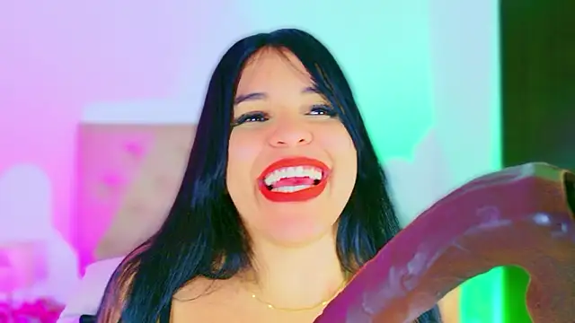 CharlootteEvans' Live XXX Chat