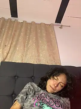 Czat XXX na żywo – sakuraanduchira_