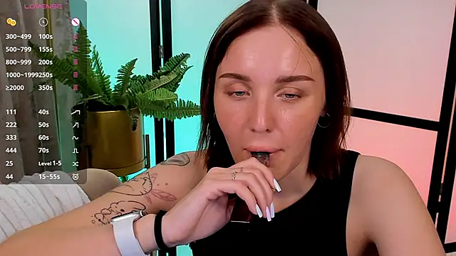 LianaFord live XXX chat